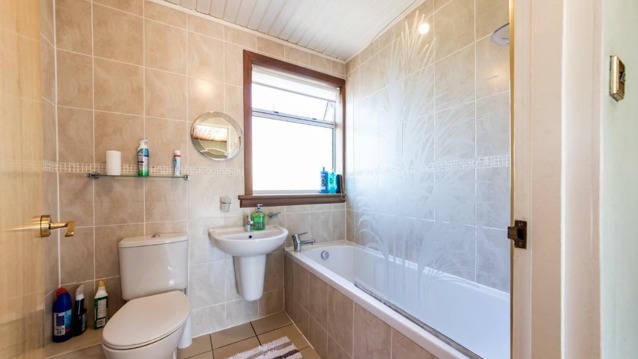 3 Bed House W/Drive & Garden V/Fast Wifi Near Bioquarter Villa Edinburgh Kültér fotó